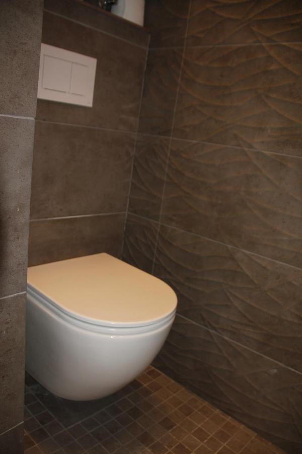 Green Oaks Private Rooms With Private Shower Klaipėda Dış mekan fotoğraf