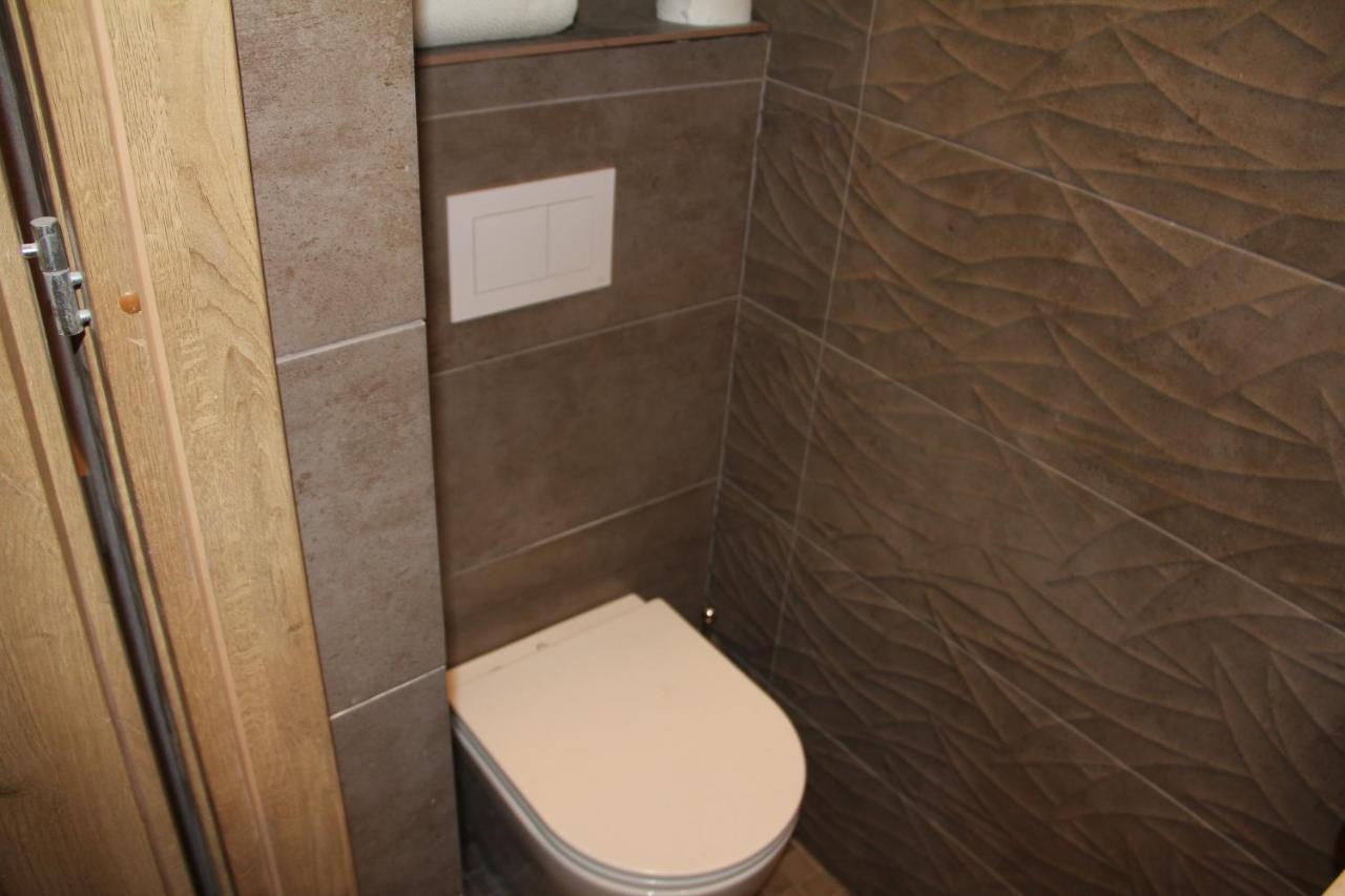 Green Oaks Private Rooms With Private Shower Klaipėda Dış mekan fotoğraf